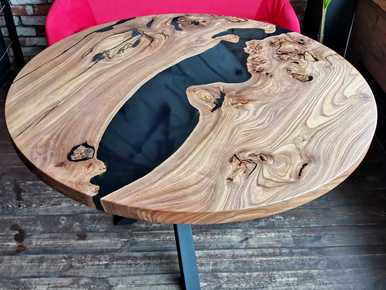 Круглый стол из слэба со смолой