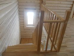 Лестница из лиственницы для деревянного дома от производителя