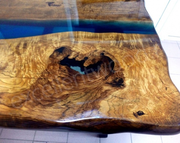 Угловой стол река из слэба ясеня с гравировкой купить в интернет-магазине